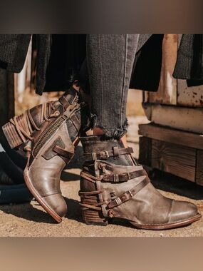 Freebird Crue Women's Brown Leather Buckle Ankle Boots 6 Distressed Western